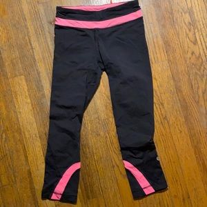 Black/neon pink cropped leggings lululemon